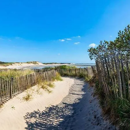 Face Parking 4 Personnes Wifi *