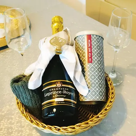 Face Parking 4 Personnes Wifi *