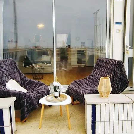 Face Parking 4 Personnes Wifi アパート